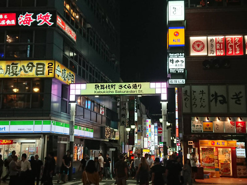 4.靖国通りまで出たら横断歩道を渡り直進